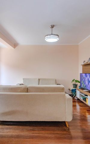 Casa de condomínio à venda com 190m², 3 quartos e 2 vagas Casa de condomínio à venda com 190m², 3 quartos e 2 vagasSala