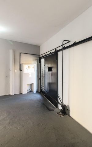 Casa à venda com 225m², 3 quartos e 4 vagas Casa à venda com 225m², 3 quartos e 4 vagasGaragem