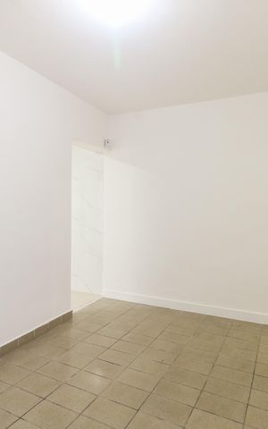 Casa à venda com 225m², 3 quartos e 4 vagas Casa à venda com 225m², 3 quartos e 4 vagasSala