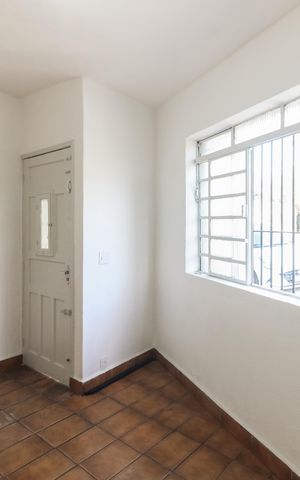 Casa à venda com 65m², 2 quartos e sem vaga Casa à venda com 65m², 2 quartos e sem vagaSala