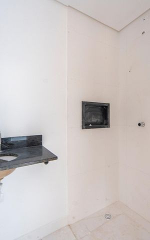 Apartamento à venda com 47m², 2 quartos e 1 vaga Apartamento à venda com 47m², 2 quartos e 1 vagaBanheiro