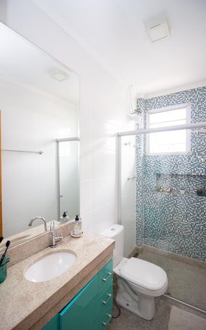 Casa de condomínio à venda com 240m², 3 quartos e 4 vagas Casa de condomínio à venda com 240m², 3 quartos e 4 vagasBanheiro Social