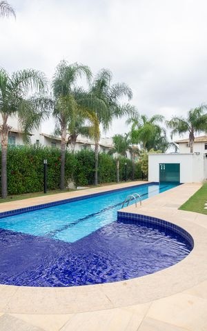 Casa de condomínio à venda com 240m², 3 quartos e 4 vagas Casa de condomínio à venda com 240m², 3 quartos e 4 vagasÁrea comum - Piscina