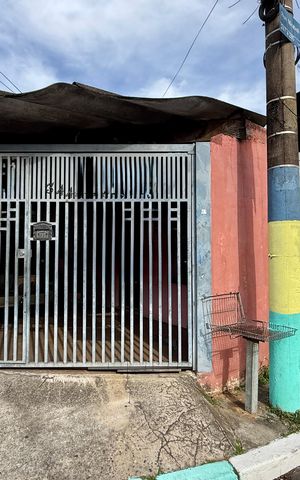 Casa à venda com 241m², 4 quartos e 2 vagasFachada 
