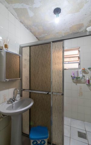 Casa à venda com 241m², 4 quartos e 2 vagasBanheiro