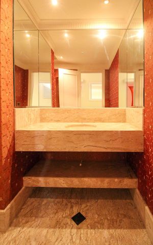 Apartamento à venda com 280m², 5 quartos e 4 vagas Apartamento à venda com 280m², 5 quartos e 4 vagasLavabo