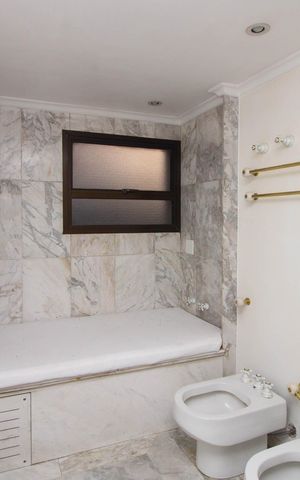 Apartamento à venda com 280m², 5 quartos e 4 vagas Apartamento à venda com 280m², 5 quartos e 4 vagasBanheiro Suíte 3