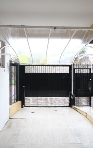 Casa à venda com 170m², 3 quartos e 3 vagasGaragem