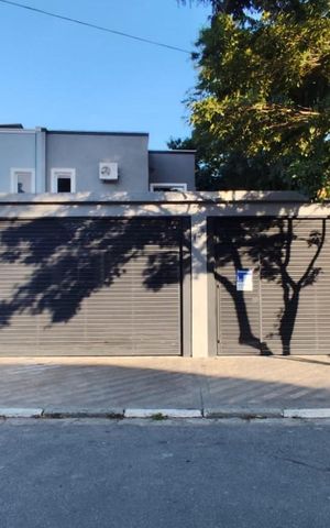 Casa para alugar com 298m², 3 quartos e 4 vagas Casa para alugar com 298m², 3 quartos e 4 vagasFachada