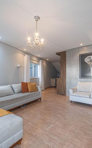 Casa para alugar com 298m², 3 quartos e 4 vagas Casa para alugar com 298m², 3 quartos e 4 vagasSala