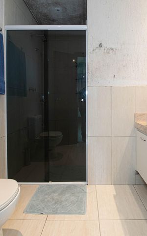 Casa para alugar com 298m², 3 quartos e 4 vagas Casa para alugar com 298m², 3 quartos e 4 vagasBanheiro da Suite