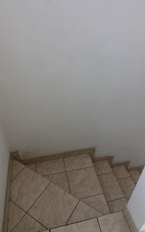Casa de condomínio à venda com 65m², 2 quartos e 1 vagaescada acesso piso inferior