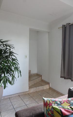 Casa de condomínio à venda com 65m², 2 quartos e 1 vagaSala