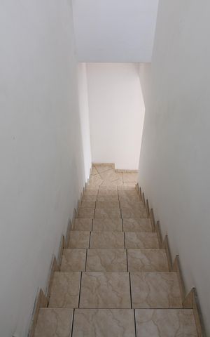 Casa de condomínio à venda com 65m², 2 quartos e 1 vagaescada acesso piso inferior