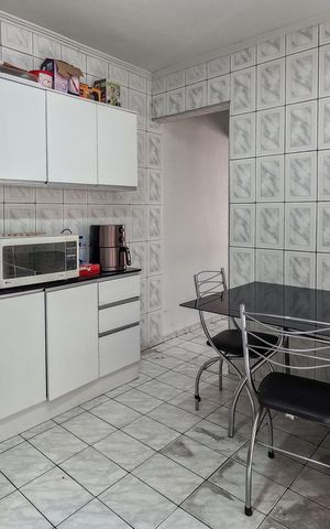 Casa à venda com 270m², 4 quartos e 4 vagas