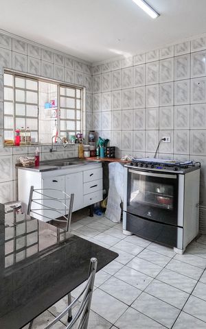 Casa à venda com 270m², 4 quartos e 4 vagas