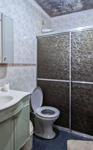 Casa à venda com 270m², 4 quartos e 4 vagas