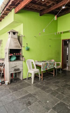 Casa à venda com 270m², 4 quartos e 4 vagas