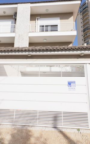 Casa à venda com 250m², 3 quartos e 4 vagasFachada