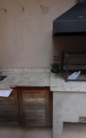 Casa à venda com 250m², 3 quartos e 4 vagasÁrea de Serviço