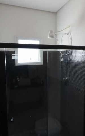 Casa à venda com 250m², 3 quartos e 4 vagasBanheiro da Suíte 1