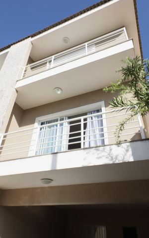 Casa à venda com 250m², 3 quartos e 4 vagasFachada