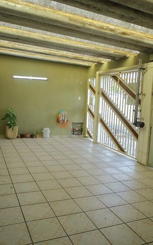 Casa à venda com 274m², 2 quartos e 3 vagasGaragem ( 2 vagas) 