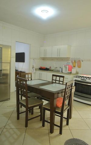 Casa à venda com 274m², 2 quartos e 3 vagasCozinha 