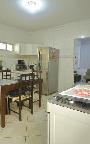 Casa à venda com 274m², 2 quartos e 3 vagasCozinha 