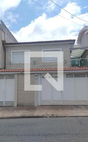 Casa para alugar com 270m², 5 quartos e 3 vagas Casa para alugar com 270m², 5 quartos e 3 vagasFachada