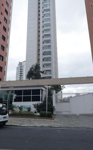 Apartamento à venda com 400m², 4 quartos e 5 vagasFachada