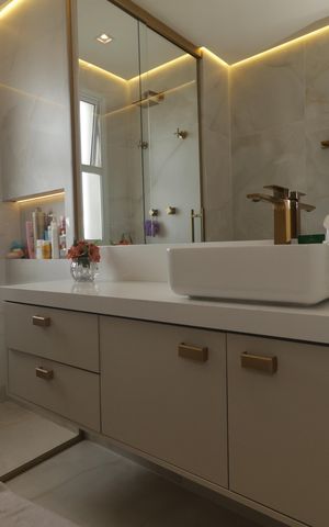 Apartamento à venda com 400m², 4 quartos e 5 vagasBanheiro da Suíte 1