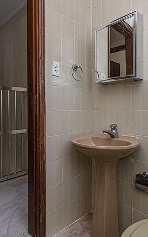 Casa à venda com 205m², 3 quartos e 3 vagas Casa à venda com 205m², 3 quartos e 3 vagasbanheiro social_3