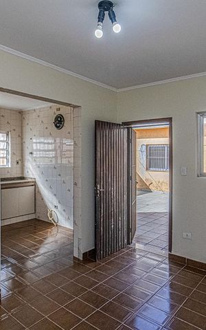 Casa à venda com 205m², 3 quartos e 3 vagas Casa à venda com 205m², 3 quartos e 3 vagascopa_2