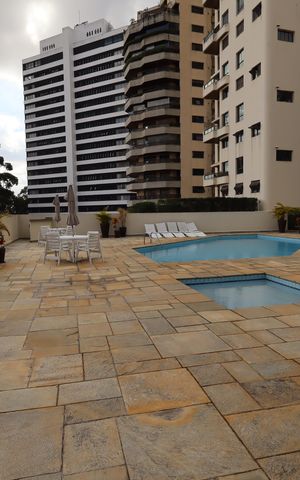 Apartamento à venda com 167m², 4 quartos e 5 vagasÁrea comum - Piscina