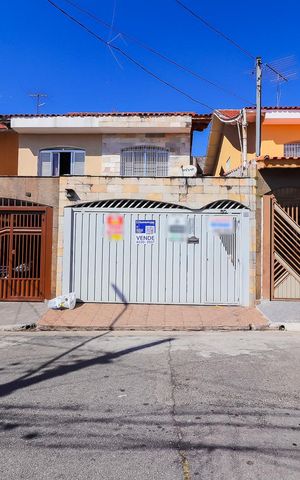 Casa à venda com 155m², 3 quartos e 2 vagasFachada