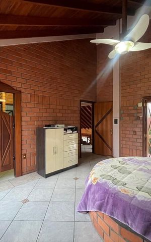 Casa à venda com 390m², 5 quartos e 2 vagas