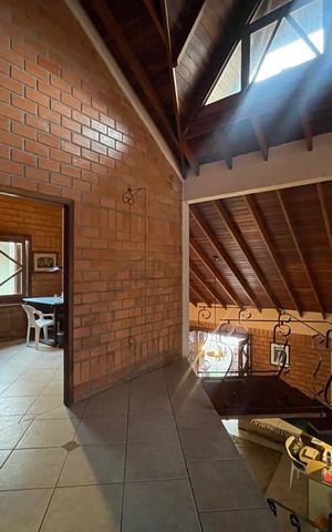 Casa à venda com 390m², 5 quartos e 2 vagas