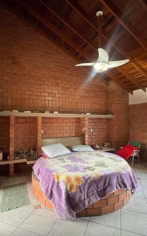 Casa à venda com 390m², 5 quartos e 2 vagas