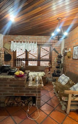 Casa à venda com 390m², 5 quartos e 2 vagas