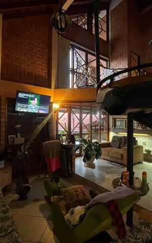 Casa à venda com 390m², 5 quartos e 2 vagas
