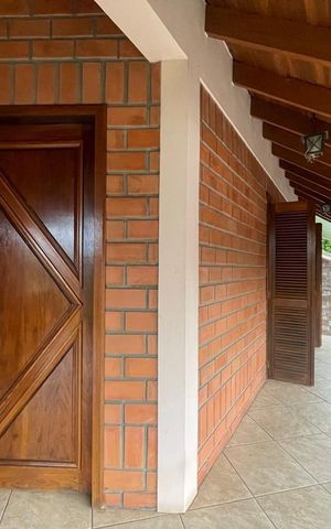 Casa à venda com 390m², 5 quartos e 2 vagas