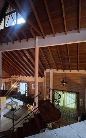 Casa à venda com 390m², 5 quartos e 2 vagas