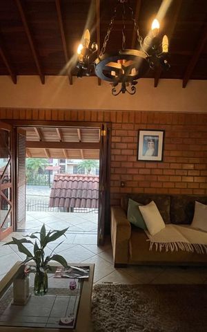 Casa à venda com 390m², 5 quartos e 2 vagas