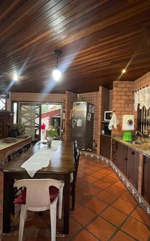 Casa à venda com 390m², 5 quartos e 2 vagas