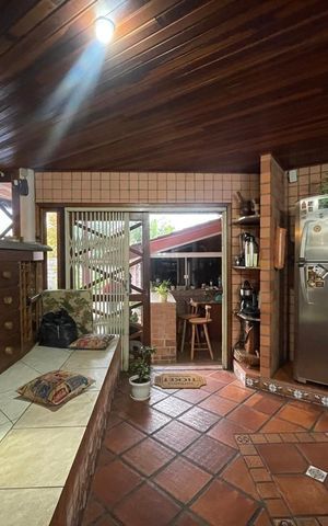 Casa à venda com 390m², 5 quartos e 2 vagas