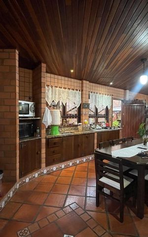 Casa à venda com 390m², 5 quartos e 2 vagas