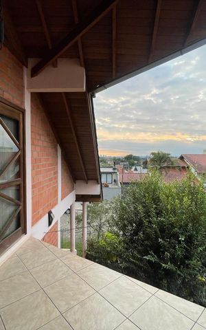 Casa à venda com 390m², 5 quartos e 2 vagas
