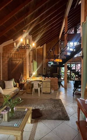 Casa à venda com 390m², 5 quartos e 2 vagas