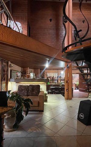 Casa à venda com 390m², 5 quartos e 2 vagas